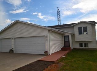 8700 Caraway Dr, Bismarck, ND 58503