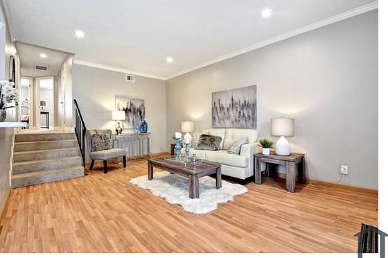 2nd image of 301 Kenbrook Cir