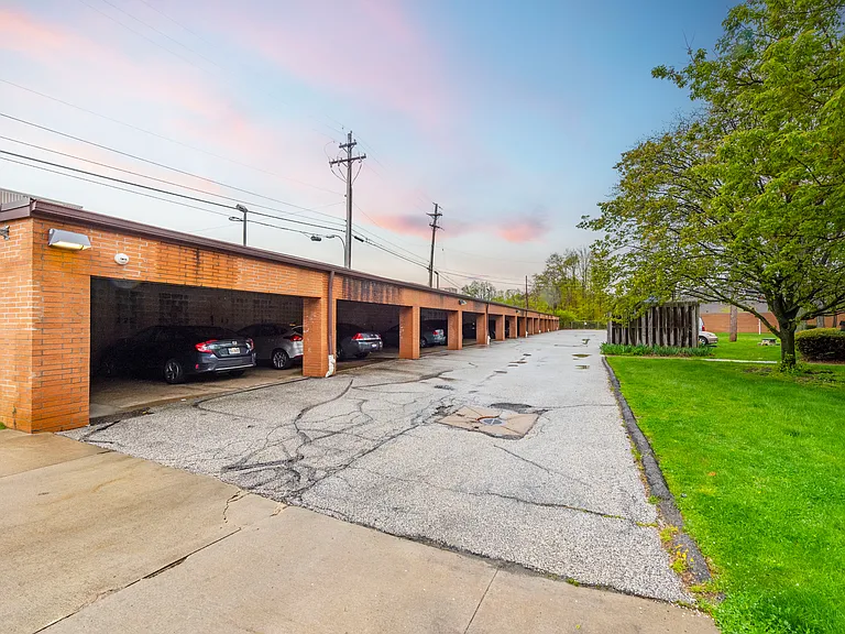 22081 River Oaks Dr #B8 — Photo 22