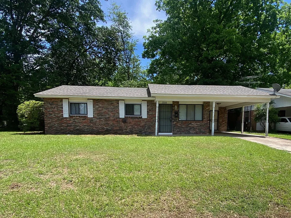 1305 Collins Dr