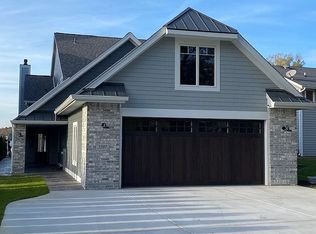 3207 Sylvester Dr, Hartland, WI 53029