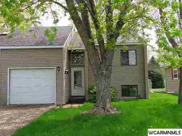 1005 Travis Rd, Marshall, MN 56258