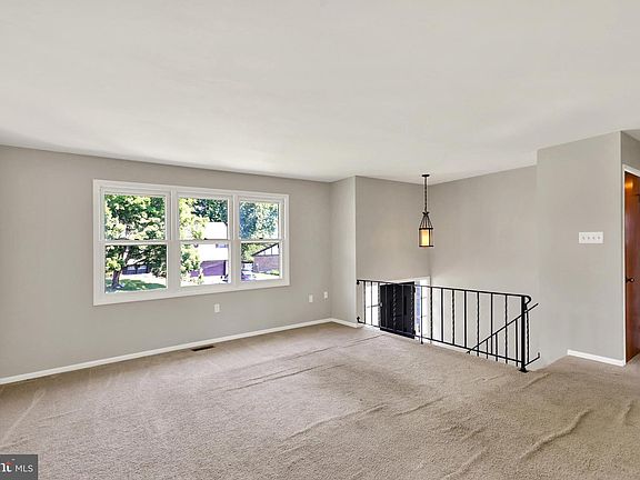 5th image of 520 Edison Ct