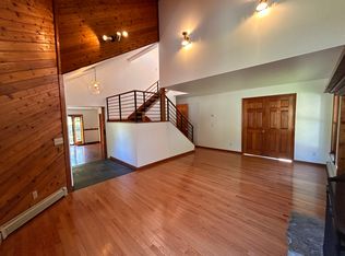 1006 Perry Hill Rd, Waterbury, VT 05676