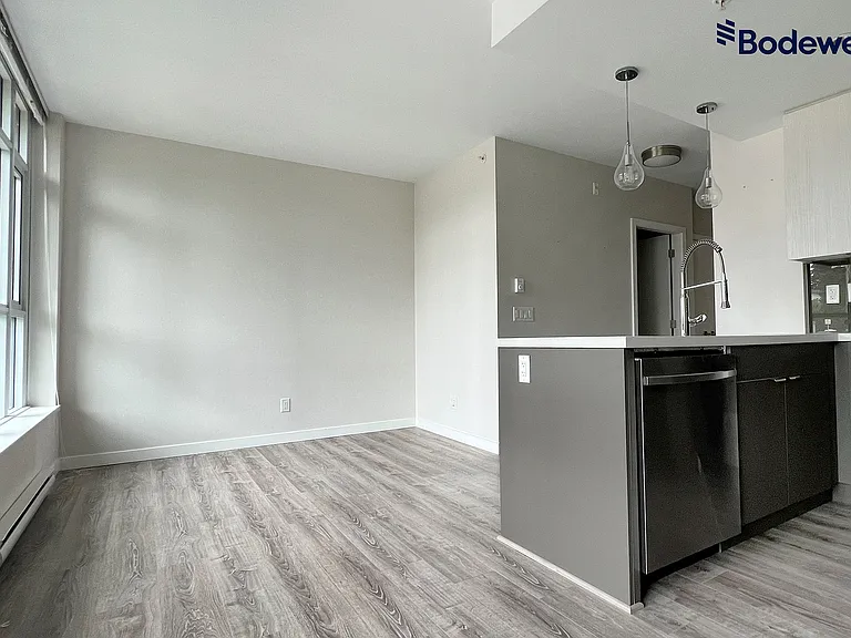 711 Breslay St #301 — Photo 5