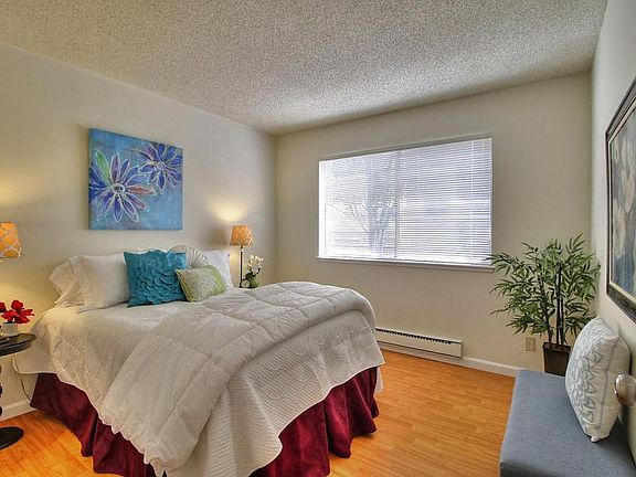 3rd image of 930 Kiely Blvd Unit B