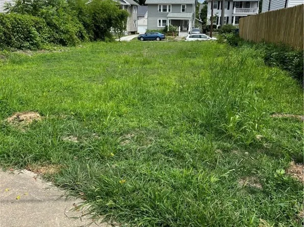 1464 Riverside Dr, Lakewood, OH 44107