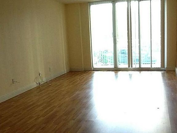 5th image of 19380 Collins Ave APT 121