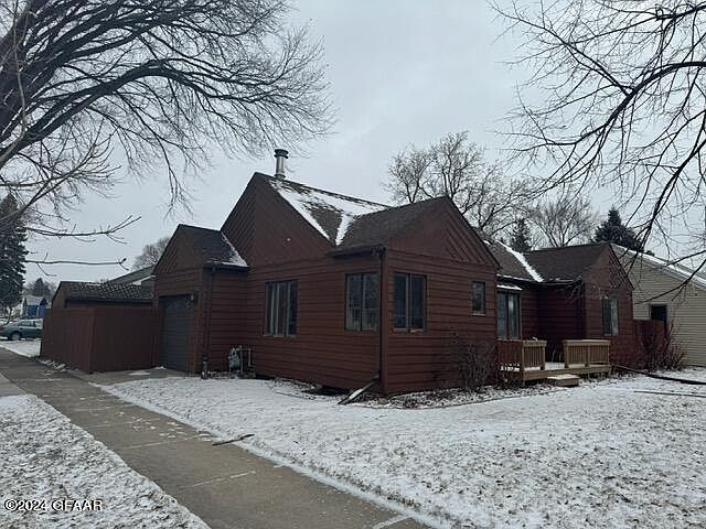 1st image of 624 15th Ave S