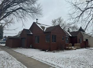 624 15th Ave S, Grand Forks, ND 58201