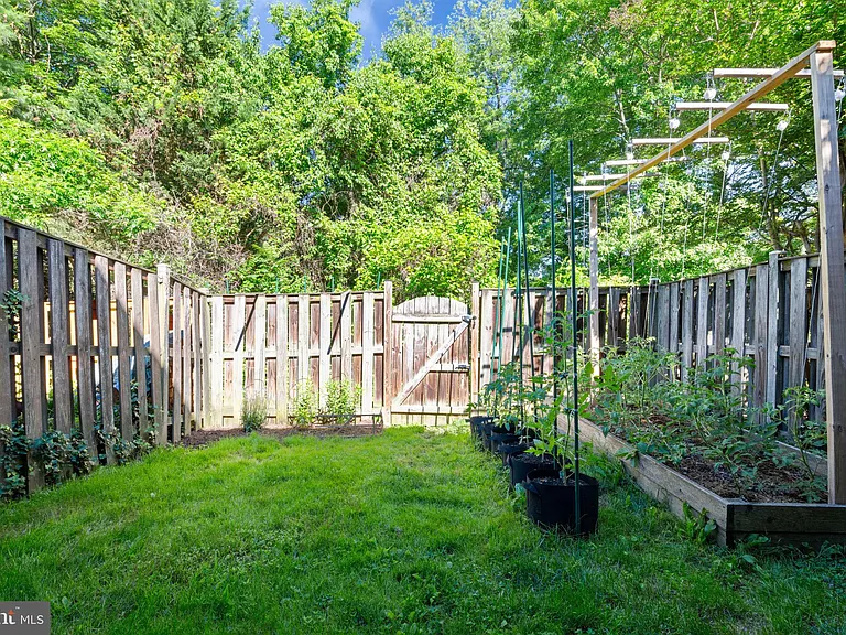 5964 Edgehill Ct — Photo 33