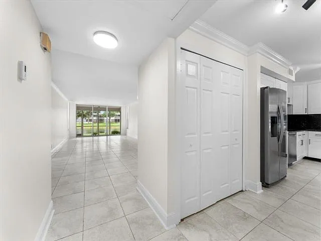 4240 Oaks Ter — Photo 3