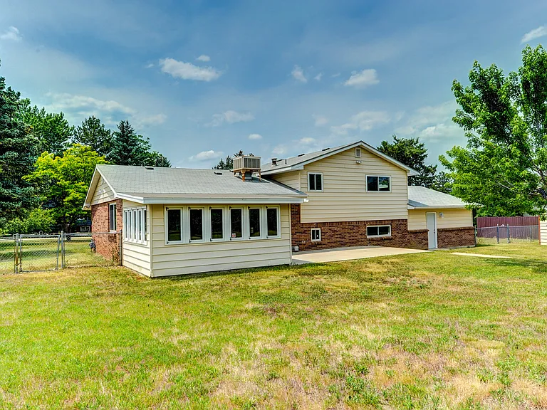 518 Clover Ln — Photo 38