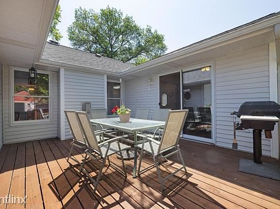 5th image of 6824R Queen Ave S