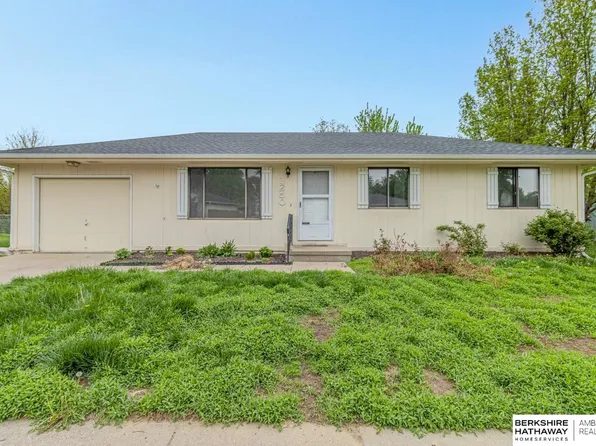 2250 Sunrise Dr, Blair, NE 68008