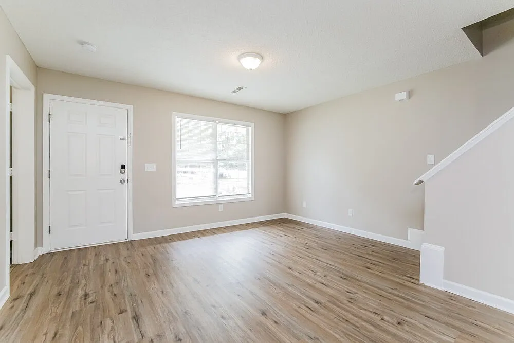 3 bed, 2.0 bath, 1164 sqft, $1,940 — Photo 4
