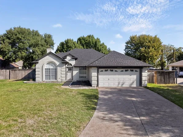 2662 Village Green Dr, Grand Prairie, TX 75052