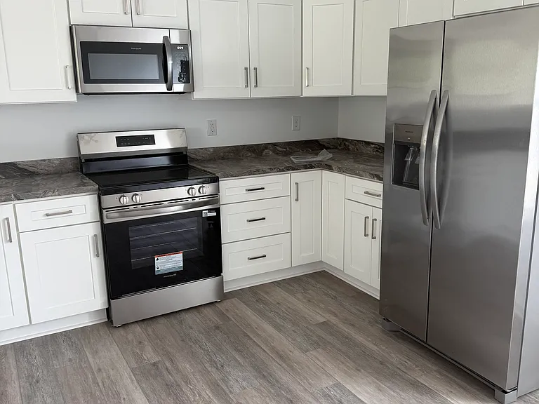 121 Westover Dr — Photo 30