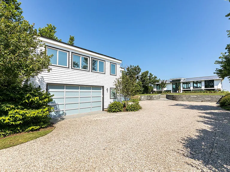 136 Soundview Dr — Photo 10