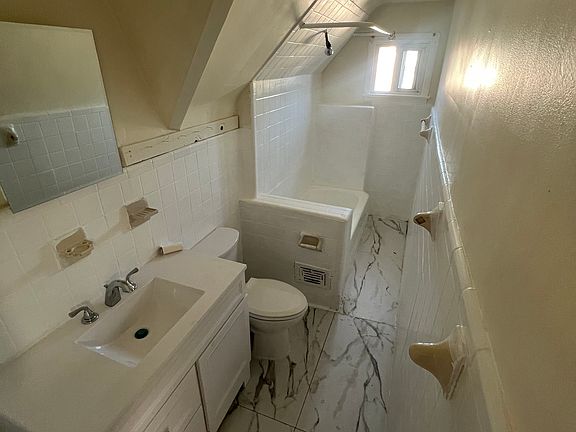 5th image of 683 W 7th St APT 3
