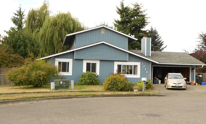 1st image of 1924 66th Ave NE