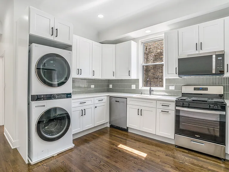 2826 N Rockwell St #1 — Photo 1