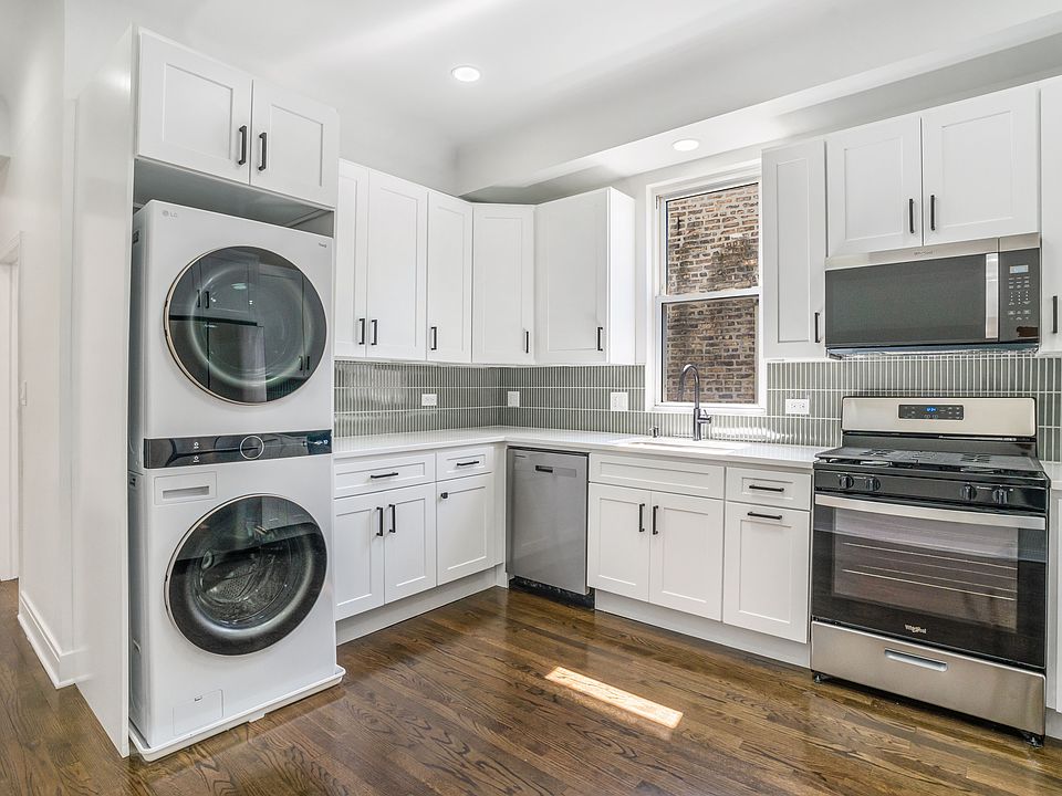 1st image of 2826 N Rockwell St APT 2