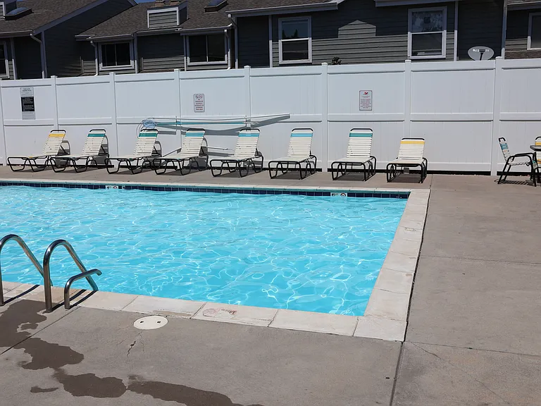 2 outdoor seasonal pools
