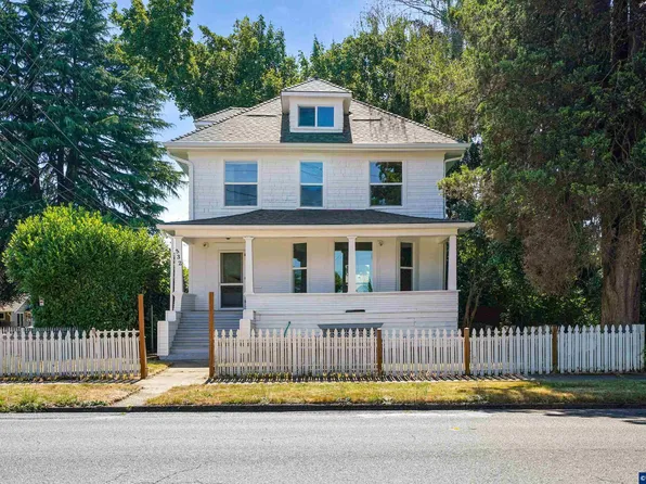332 24th St NE, Salem, OR 97301