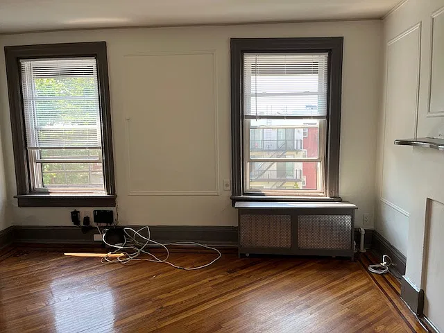 The perfect 1 bedroom on a beautiful tree lined street — Photo 4