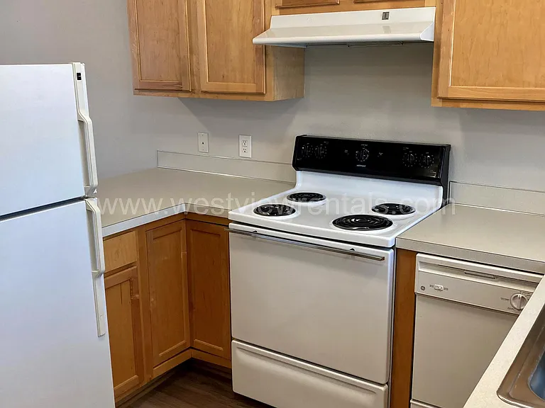 135-139 Prince Ave — Photo 202