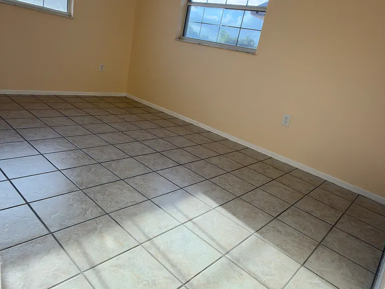 506 Holt Cir — Photo 10