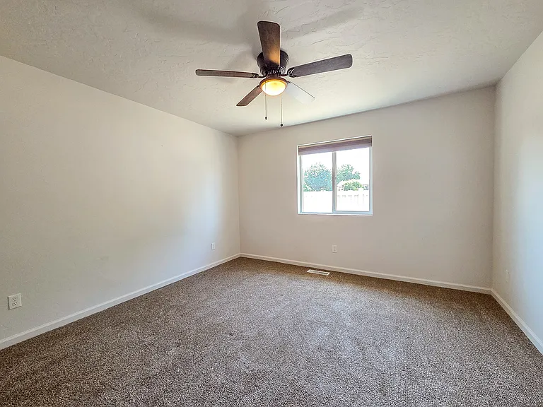 262 Ash Loop — Photo 8