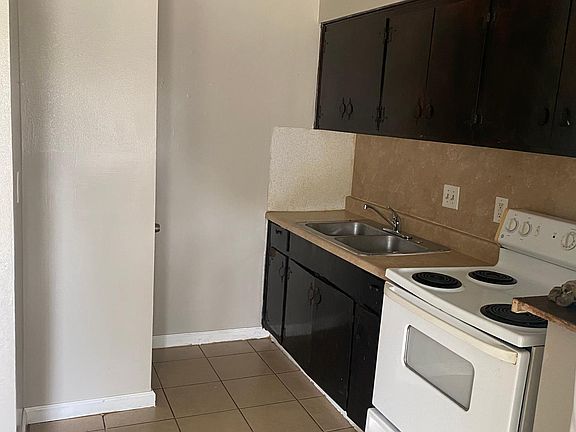 3rd image of 3105 Carlisle St APT 4