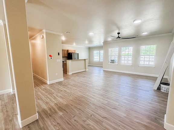 4th image of 1523 W Diamond Way