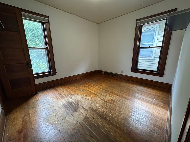 215 N Paterson St — Photo 6