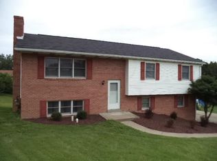 142 Lake Dr, Beaver, PA