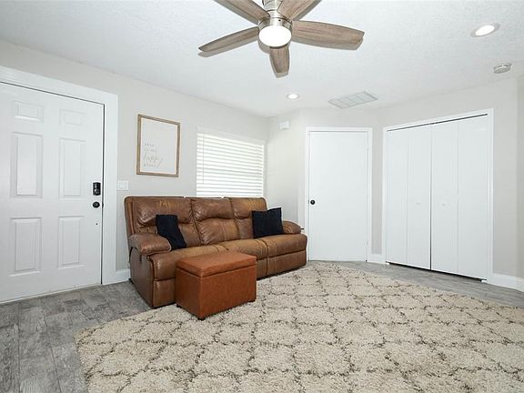 3rd image of 738 E 11TH AVENUE