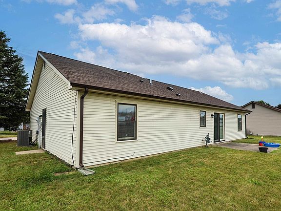 4th image of 1405 Knoll Crest Dr
