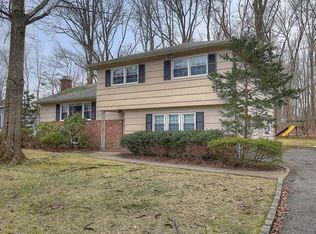 19 Windsor Dr, Livingston, NJ 07039