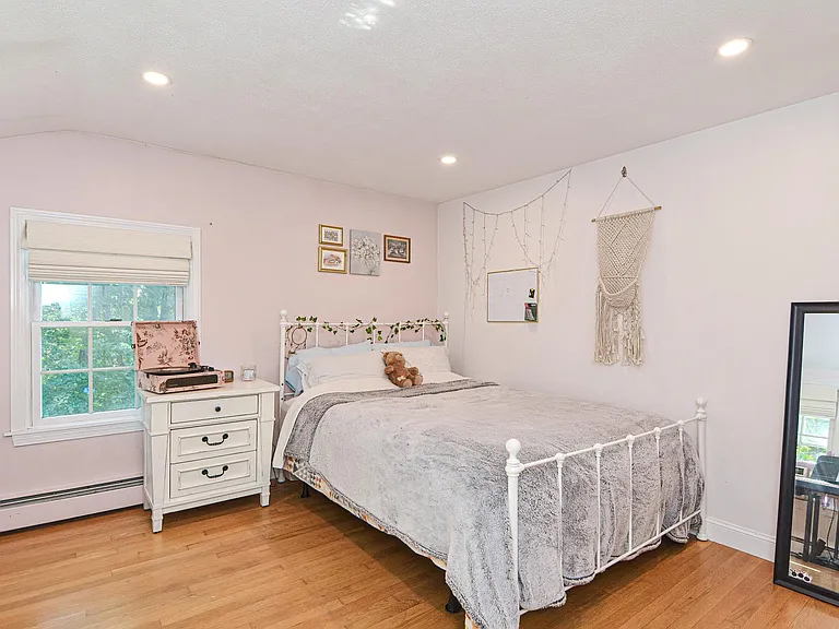 8 Donald Rd — Photo 6