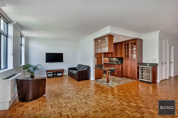 Sold by Bond New York | media 19