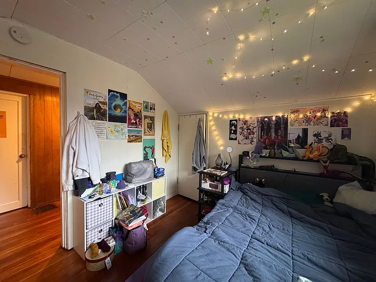 5 Bed 1.5 Bath in Fairhaven Close to Everything On a Bus Line — Photo 34