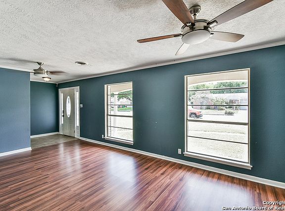 3rd image of 5035 Lakewood Dr