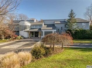 90 Coves Run, Syosset, NY 11791