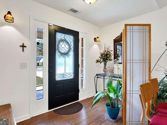 5th image of 120 Four Oaks Ct