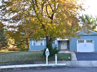 5 Romford Ct, Toms River, NJ 08757