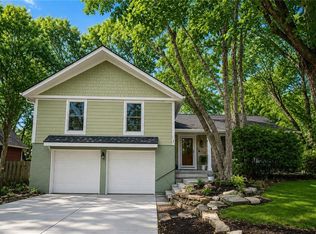 8201 W 97th Ter, Overland Park, KS 66212