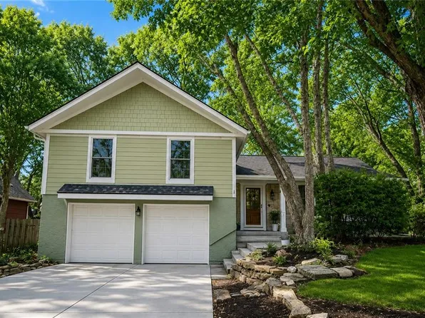 8201 W 97th Ter, Overland Park, KS 66212