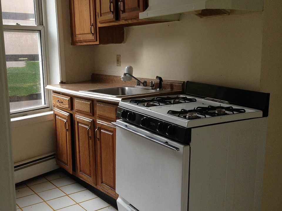 2nd image of 338 Orange St APT 202